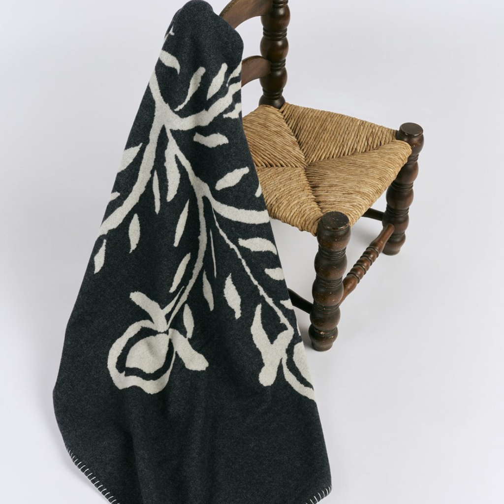 LAGOMORO POMEGRANATE TREE BLUE THROW BLANKET